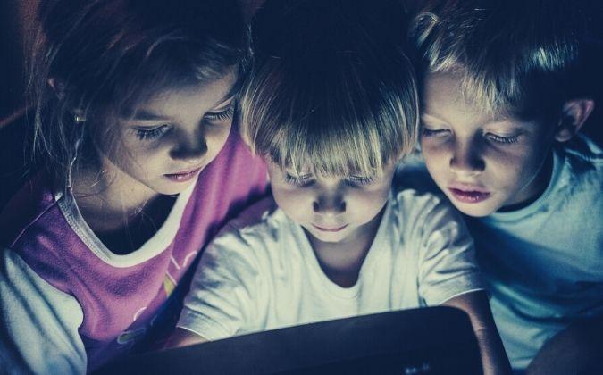 Controverse : "On ne peut pas conclure que c'est l'exposition aux écrans qui crée des problèmes pour les enfants" 