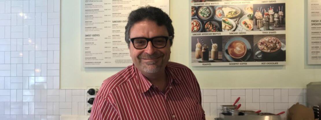 Quand les médecins quittent la médecine : portrait de l'ex-chirurgien qui vend des gaufres