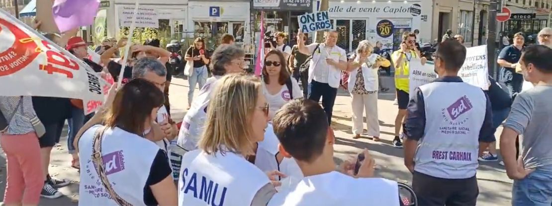Des embauches et des augmentations, les « voix » du Samu manifestent à Paris