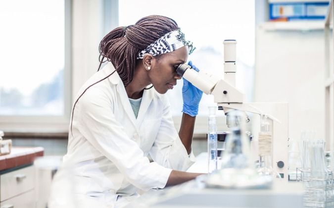 Des soignants noirs pour des patients noirs ? Globule noir suscite la controverse