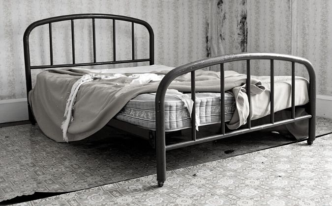 Un médecin au tribunal, il aurait laissé une dame de 86 ans, sans soin, jusqu’à la mort, sur son lit d’immondices