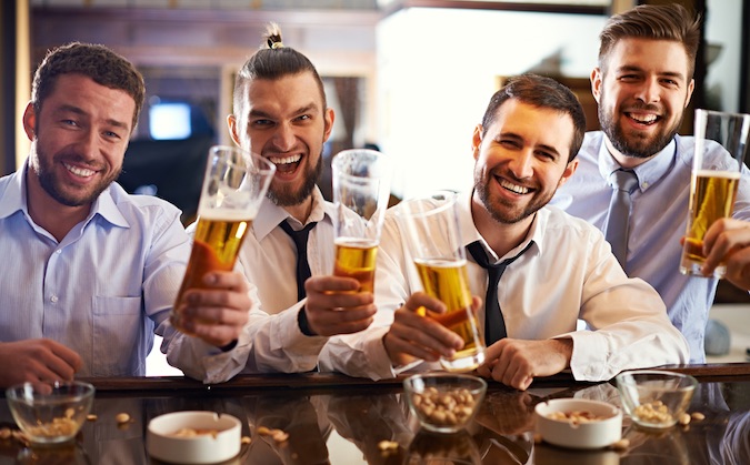Alcool dans les stades sportifs : le lobby alcoolier frappe à nouveau !