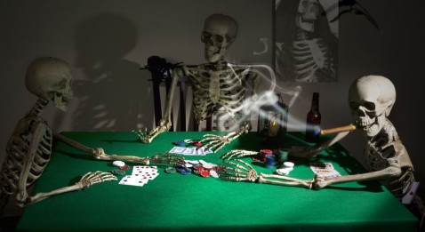 Quand les associations biaisent le débat...