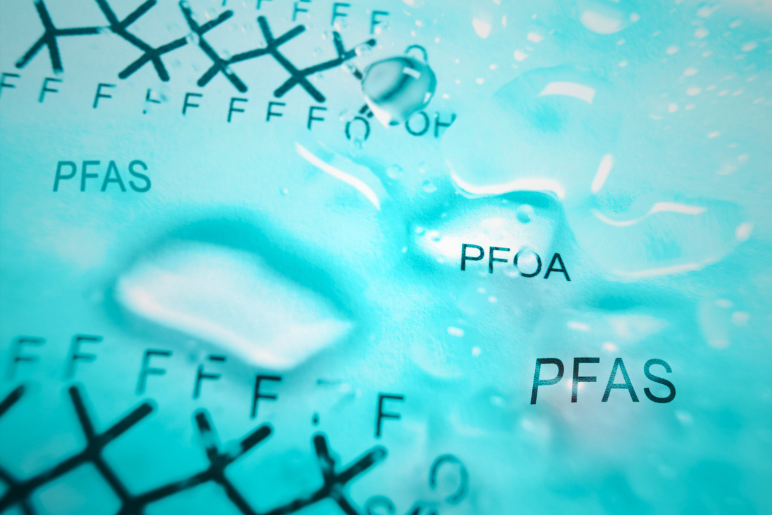 PFAS : le ministère de la Santé appelle à des changements simples pour limiter l'exposition généralisée