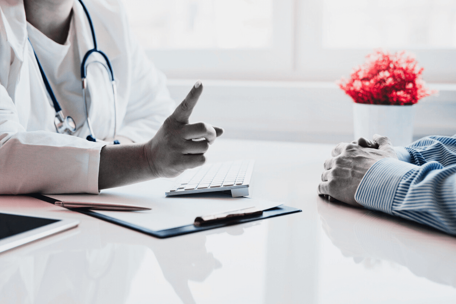 Discrimination : deux ophtalmos blâmés par le Conseil d'Etat pour avoir refusé de soigner un patient AME