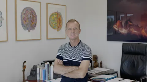 La Consult’ de Pierre Panel : « Je suis parfois sollicité par des patientes atteintes d’endométriose qui veulent faire plusieurs centaines de kilomètres, je leur conseille deuxiemeavis.fr » 