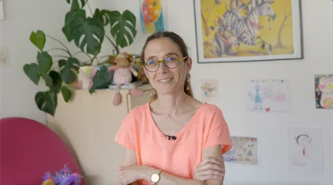 La Consult’ de Céline Greco : « Vouloir être médecin, ça a été mon étoile du berger. C’est ce qui m’a permis de tenir petite quand je subissais des violences » 