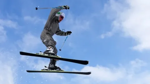 Les médecins, les vaccins et les sports d’hiver