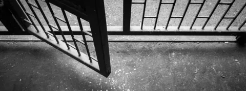 Un médecin acquitté alors qu'il a aidé une octogénaire en bonne santé à se suicider 