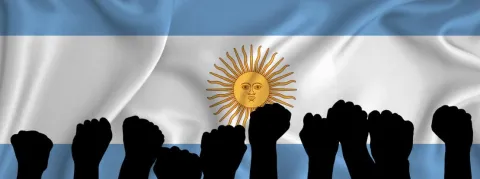 Un salaire entre 510 et 700 euros, médecins et infirmiers étranglés par l’inflation manifestent en Argentine 