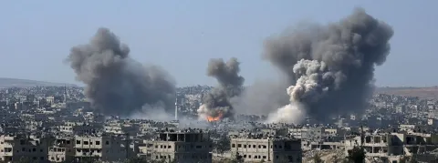 Deux médecins et un infirmier affirment avoir été forcés de nier les attaques aux armes chimiques en Syrie