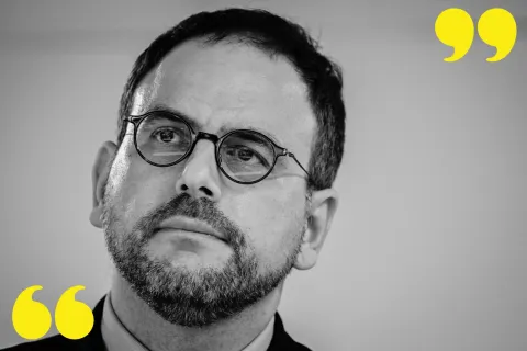 Aurélien Rousseau, ex ministre de la santé, révèle son cancer devant l’Assemblée pour plaider pour la recherche