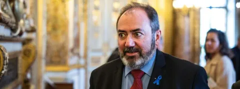 Intérim médical : « Il n’y a pas de service qui va fermer de façon sèche, grâce à la mobilisation des établissements, des médecins » promet François Braun