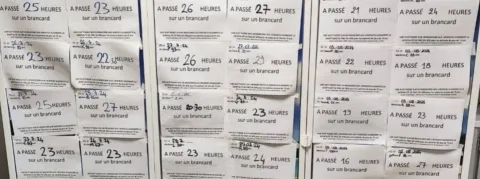 Hôpital : toujours plus de noms sur le « mur de la honte » du CHU de Brest qui dénonce des délais d'attente interminables