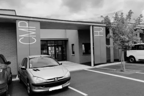 Deux membres du personnel d'un CMP blessées au couteau par un patient, dont une grave