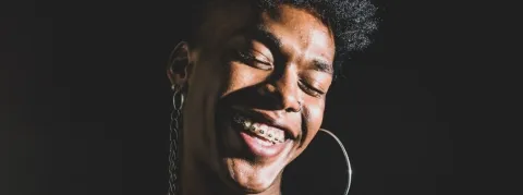 Les médecins vont-ils trop vite dans la prescription d’hormones aux mineurs transgenres ?