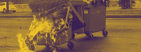 Des feux de poubelle aux abords du parking occupé par les soignants non vaccinés du CHU de Pointe-à-Pitre, une coïncidence ? 