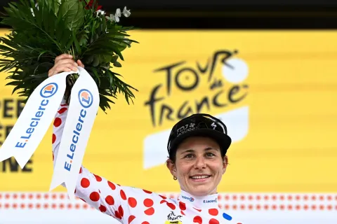 Tour de France femmes : Élise Chabbey, médecin à pois