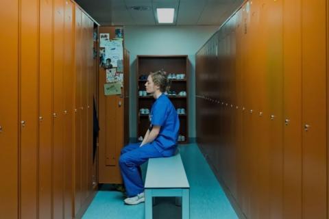L'infirmière pleure - Critique de « En première ligne » de Petra Volpe