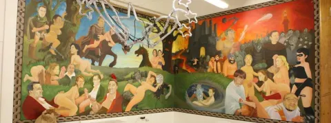 Polémique de la fresque de l'internat du CHU de Rouen : la tradition carabine face à l'évolution sociétale