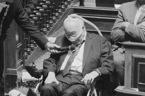 Le sénateur Gilbert Bouchet, atteint de la maladie de Charcot, dont il avait réformé la prise en charge, est décédé