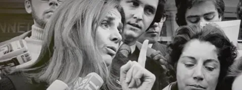 IVG dans la Constitution : un projet de loi "dans les prochains mois", promet Macron