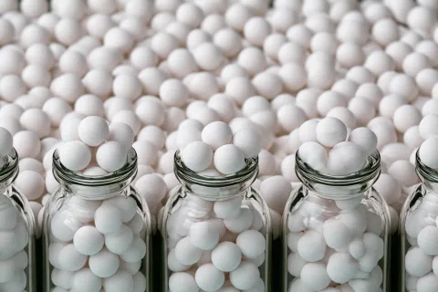 Médecins sanctionnés pour avoir dénoncé l’homéopathie : le rapporteur public demande l’annulation