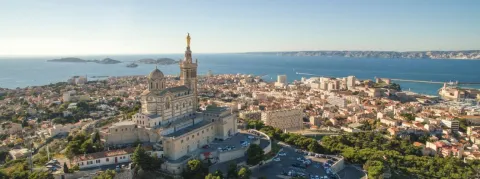 La présidente de l’IHU de Marseille, démissionne et loue “la pugnacité” de Raoult