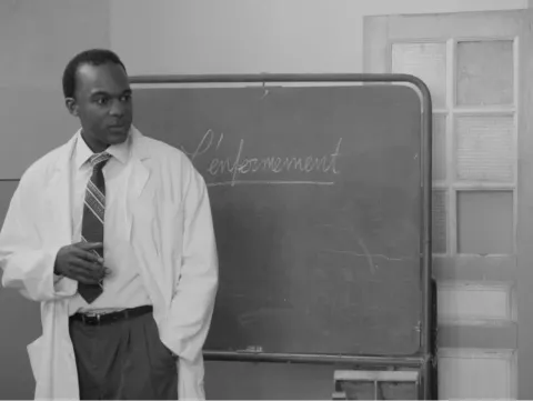Le Fanon des gens - Critique de « Frantz Fanon », d'Abdenour Zahzah