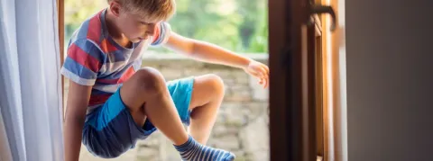 L’anesthésiste Frédéric Péchier mis en examen pour 24 empoisonnements de patients est finalement interdit d'exercer toute activité médicale