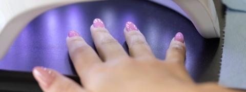 Vernis semi-permanent et cancer ? Une alerte de l’académie nationale de médecine