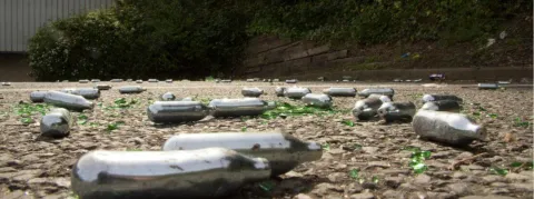 Le gouvernement britannique veut interdire le protoxyde d'azote