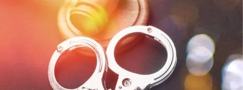 Deux soeurs risquent la prison, pour exercice illégal de la médecine, pour avoir injecté de l’acide hyaluronique sans diplôme