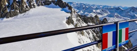 Actes de violence, abus, traitements inhumains, MSF dénonce le traitement des migrants à la frontière italo-française