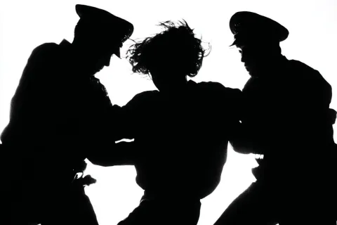   Quand le statut médical ne justifie pas tout : une médecin ingérable sanctionnée pour violences sur des policiers municipaux