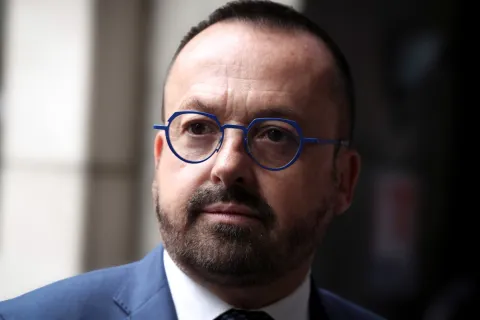 Yannick Neuder : « C'est quand même fou que seulement 20% des soignants soient vaccinés contre la grippe »