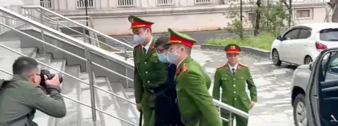  L’ex-ministre de la Santé du Vietnam jugé pour avoir touché des millions de dollars de pots de vin dans l’achat des tests Covid du pays