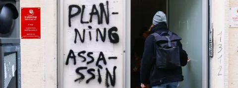 « Planning assassin », un tag à l’entrée du Planning familial de Strasbourg... parmi d'autres réactions des anti-IVG