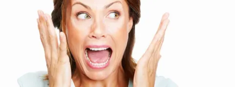 Accumulation de morts, attente de plus de 12 heures aux urgences, les Britanniques vivent dans la terreur face à un système de santé en crise 