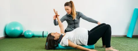 Le Sénat veut revaloriser la formation de sages-femmes 