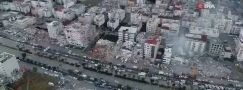 Séisme en Turquie et Syrie : plus de 9 500 morts et le temps presse pour les secouristes