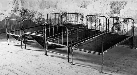 Fermeture massive de lits : qui croire ?