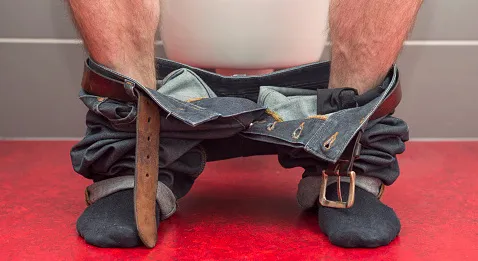 Rennes : Un ex-médecin qui vaccinait au caca jugé