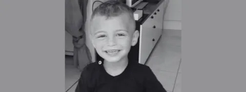 Une cardiologue, une cheffe de clinique et une infirmière au tribunal aujourd’hui pour la mort de Timéo, 4 ans, par surdose de colchicine