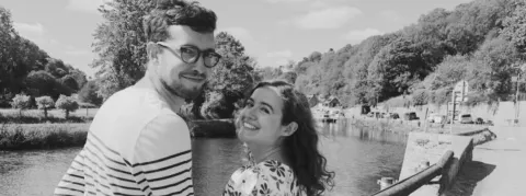 « La médecine générale, ce n’est pas forcément 10 ans d’étude, s’installer tout de suite et bosser 40 ans. C’est du fun aussi ! C’est ce qu’on veut montrer dans notre docu »