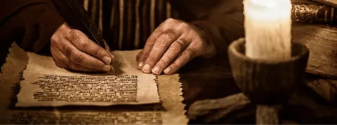 Un collectif de plus de 5 000 soignants a appelé Emmanuel Macron à agir d'"urgence" face à un hôpital public "en train de se fissurer et bientôt de s'écrouler"