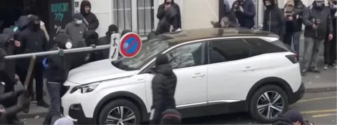 Une voiture d’un praticien de SOS Médecin violemment attaquée lors de la manifestation sur la réforme des retraites