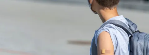 Papillomavirus : tous les élèves de 5e seront vaccinés dés l'année prochaine, a annoncé Emmanuel Macron