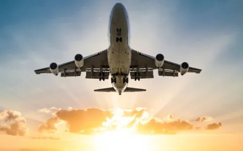 Horreur ! La e-santé pollue trois fois plus que l’aviation civile. Comment agir ?