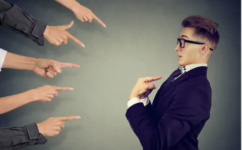 Covid-19 : BHL s’attaque au pouvoir des médecins